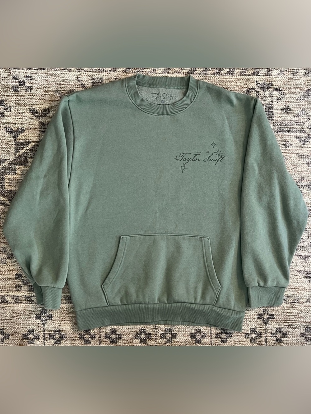Taylor Swift Debut Self-Titled Tim McGraw Kanga Pocket Sweatshirt Medium